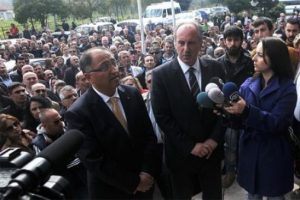 Yalova'da Ak Parti ile CHP arasındaki &ccedil;ekişme s&uuml;r&uuml;yor