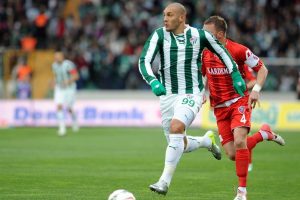 Bursaspor'un y&uuml;z&uuml;n&uuml; sadece Fernandao g&uuml;ld&uuml;rd&uuml;!