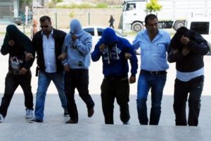M&uuml;şteri kavgası: 2'si ağır 5 yaralı