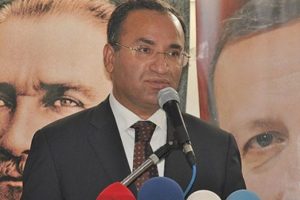 "Sandıkları okusa istifa etmesi lazım"