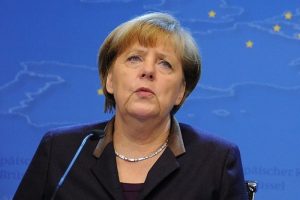Merkel'den Rusya'ya yaptırım tehdidi