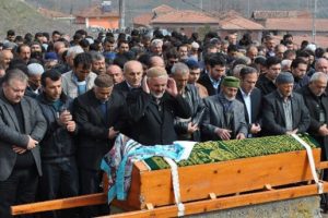 İlk yapay kalp takılan kadın kurtarılamadı!