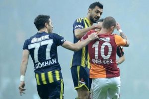 Sneijder ve Hakan Balta cezalı duruma d&uuml;şt&uuml;