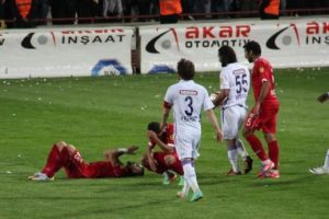 Balıkesirspor Orduspor'u elinden ka&ccedil;ırdı:2-2