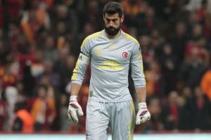 Kaptandan Galatasaraylıları kızdıracak s&ouml;zler