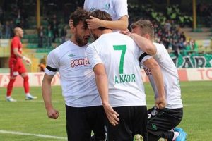 Sakaryaspor'da y&uuml;zler g&uuml;l&uuml;yor