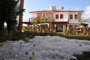 Dat&ccedil;a'ya dolu yağdı