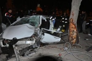 Manisa'da trafik kazası: 1 &ouml;l&uuml;