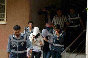 O hakim duruşmada yok