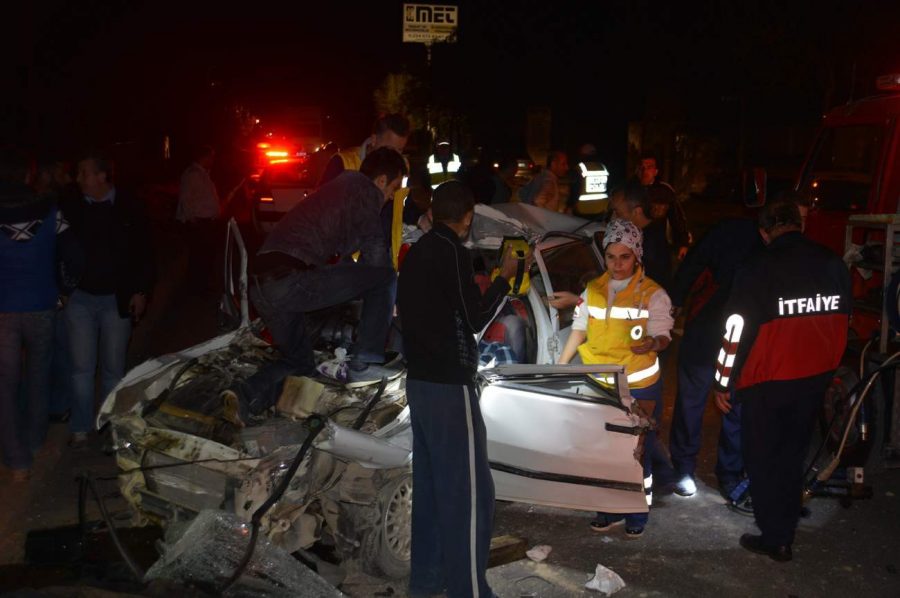 Kamyona &ccedil;arpan otomobilde can pazarı