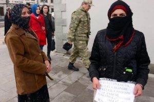 Savaştan ka&ccedil;tılar, Erzurum'da dileniyorlar