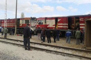 İki y&uuml;k treni &ccedil;arpıştı: 2 yaralı