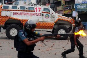 Pakistan'da bombalı saldırı: 12 &ouml;l&uuml;