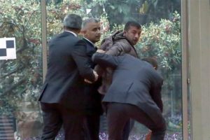 Kılı&ccedil;daroğlu'na saldıran şahıstan akılalmaz ifade!