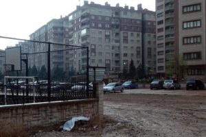 Evine y&uuml;z metre kala kalp krizi ge&ccedil;irip &ouml;ld&uuml;