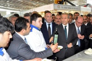 Eker, Kılı&ccedil;daoğlu'na yumruklu saldırıyı kınadı