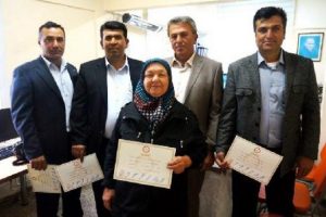 Mazbatasını yazdığı şiiri okuyarak aldı