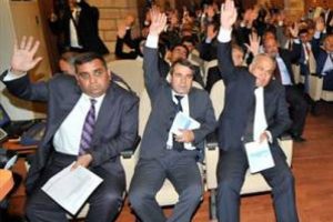 Şehir meclisinde 'AKP- AK Parti' gerginliği