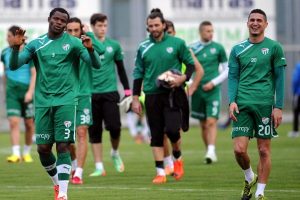 Bursaspor'da y&uuml;zler g&uuml;l&uuml;yor