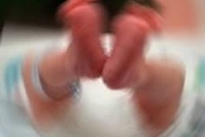 İki kardeşin &uuml;zerine kaynar su d&ouml;k&uuml;ld&uuml;