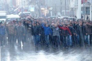 Binlerce kişi Emniyet M&uuml;d&uuml;rl&uuml;ğ&uuml;'ne y&uuml;r&uuml;d&uuml;