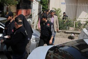 Yasa dışı dinlemede 6 tutuklama
