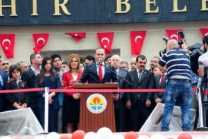 İş adamlarını yatırıma davet etti