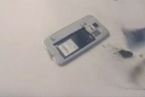 Samsung Galaxy S5'in pili alev aldı