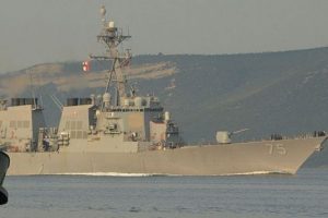 ABD savaş gemisi &ccedil;anakkale Boğazı'ndan ge&ccedil;ti