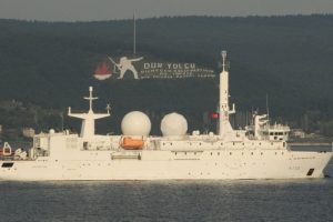 Fransız savaş gemisi de Boğaz'dan ge&ccedil;ti