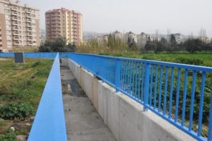 17 dereye 12,2 kilometre korkuluk