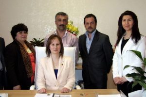 Molla Arap'ın ilk kadın muhtarı g&ouml;reve başladı