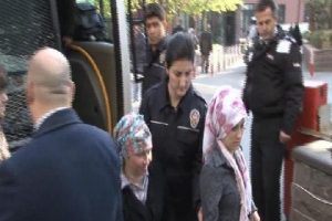 O iş&ccedil;iler sağlık kontrol&uuml;nden ge&ccedil;ti