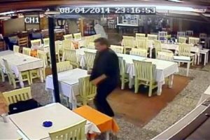 Yemek yediği restoranda hırsızlık yaptı