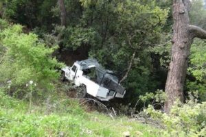 Turistleri taşıyan cip u&ccedil;uruma yuvarlandı