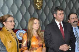 27 yaşındaki başkana s&uuml;rpriz ziyaret