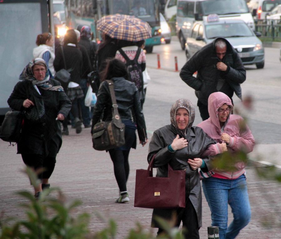 Beklenen yağmur Bursalılara zor anlar yaşattı