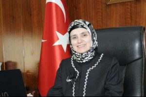 Baş&ouml;rt&uuml;l&uuml; ilk rekt&ouml;r