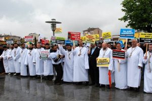 Mısır'da 528 kişiye verilen idam cezasını protesto ettiler