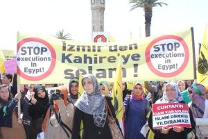 İdam kararına cuma namazı &ccedil;ıkışı tepki