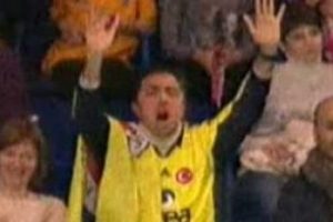 Galatasaray ma&ccedil;ında sosyal medyayı sallayan Fenerbah&ccedil;eli!