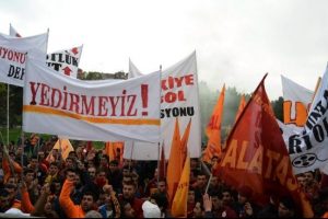 Galatasaraylılar TFF'ye y&uuml;r&uuml;d&uuml;