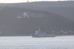 &Ccedil;anakkale Boğazı'ndan savaş gemisi ge&ccedil;ti