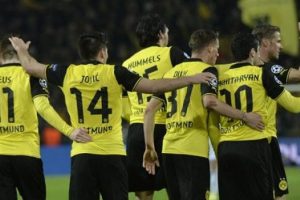 Dortmund, şampiyon M&uuml;nih'i dağıttı