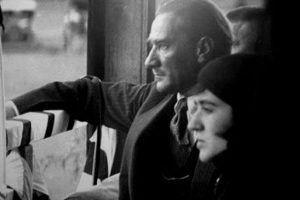 Atat&uuml;rk'&uuml;n eşi Fikriye Hanım'ın &ouml;l&uuml;m&uuml;nde 3 ihtimal!