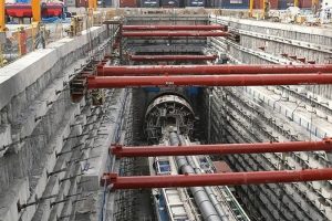 Dev k&ouml;stebek boğazın altını delmeye başlıyor