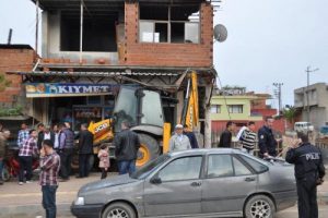 Freni boşalan iş makinesi fırına girdi