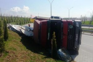 Aşırı hız ve dikkatsizlik kaza getirdi