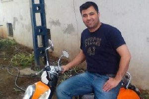 Taktığı kask da işe yaramadı