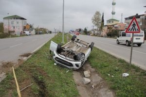 K&ouml;peğe &ccedil;arpmamak i&ccedil;in direksiyonu kırınca...
